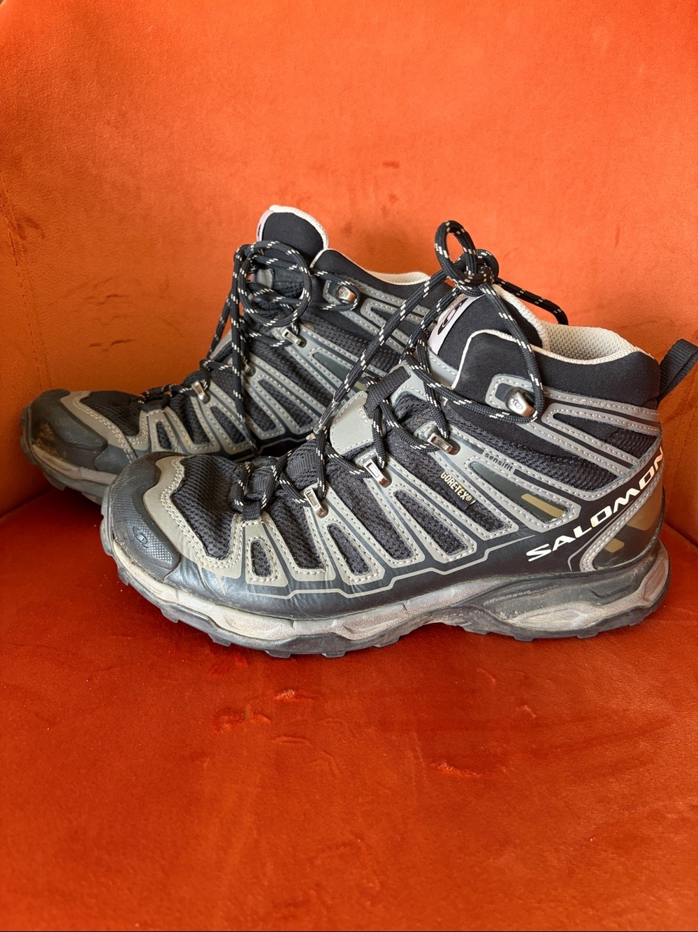 Salomon mid rise hiking boots
